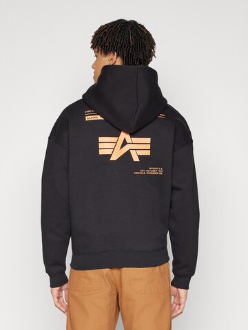 ALPHA INDUSTRIES Μπλούζα φούτερ σε μαύρο: μπροστά