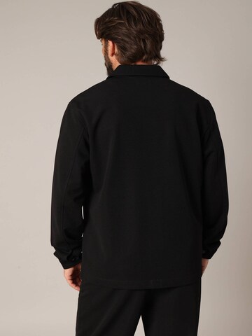 Coupe regular Chemise 'MATHEUS' Deeluxe en noir