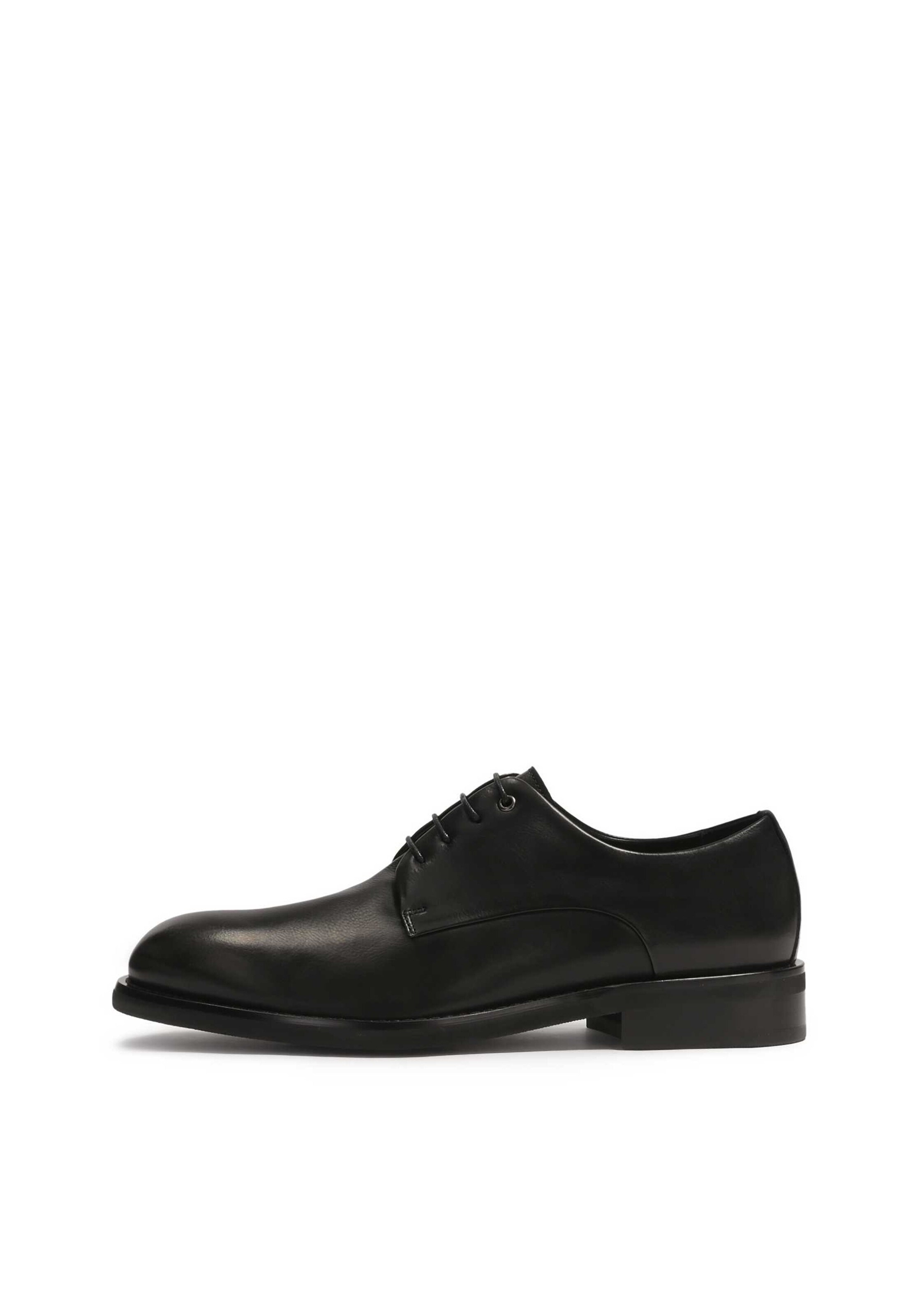 Scarpa stringata di Kazar in nero: frontale