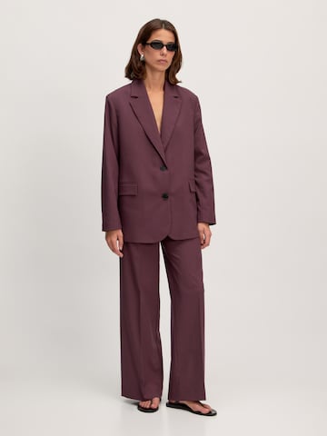 Regular Pantalon 'Teyana' EDITED en rouge