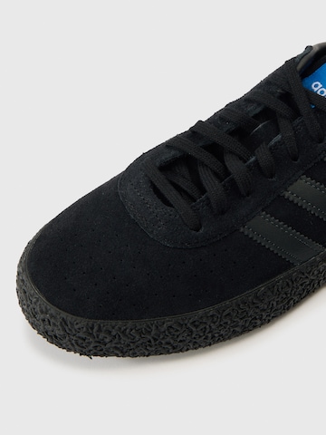 ADIDAS ORIGINALS Matalavartiset tennarit 'MONTREAL' värissä musta