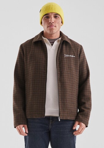 Veste mi-saison QS en marron : devant