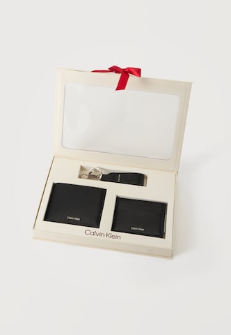 Calvin Klein Πορτοφόλι σε μαύρο: μπροστά