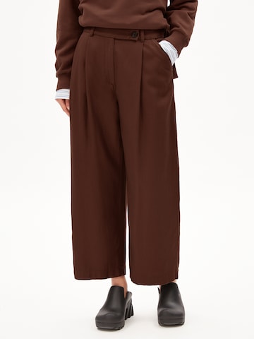 ARMEDANGELS Wide leg Pleat-Front Pants 'SANDRINA' in Brown: front