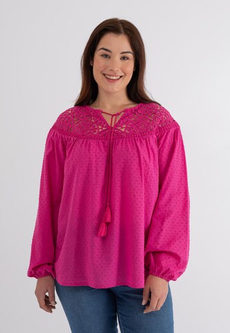 October Blouse in Roze: voorkant