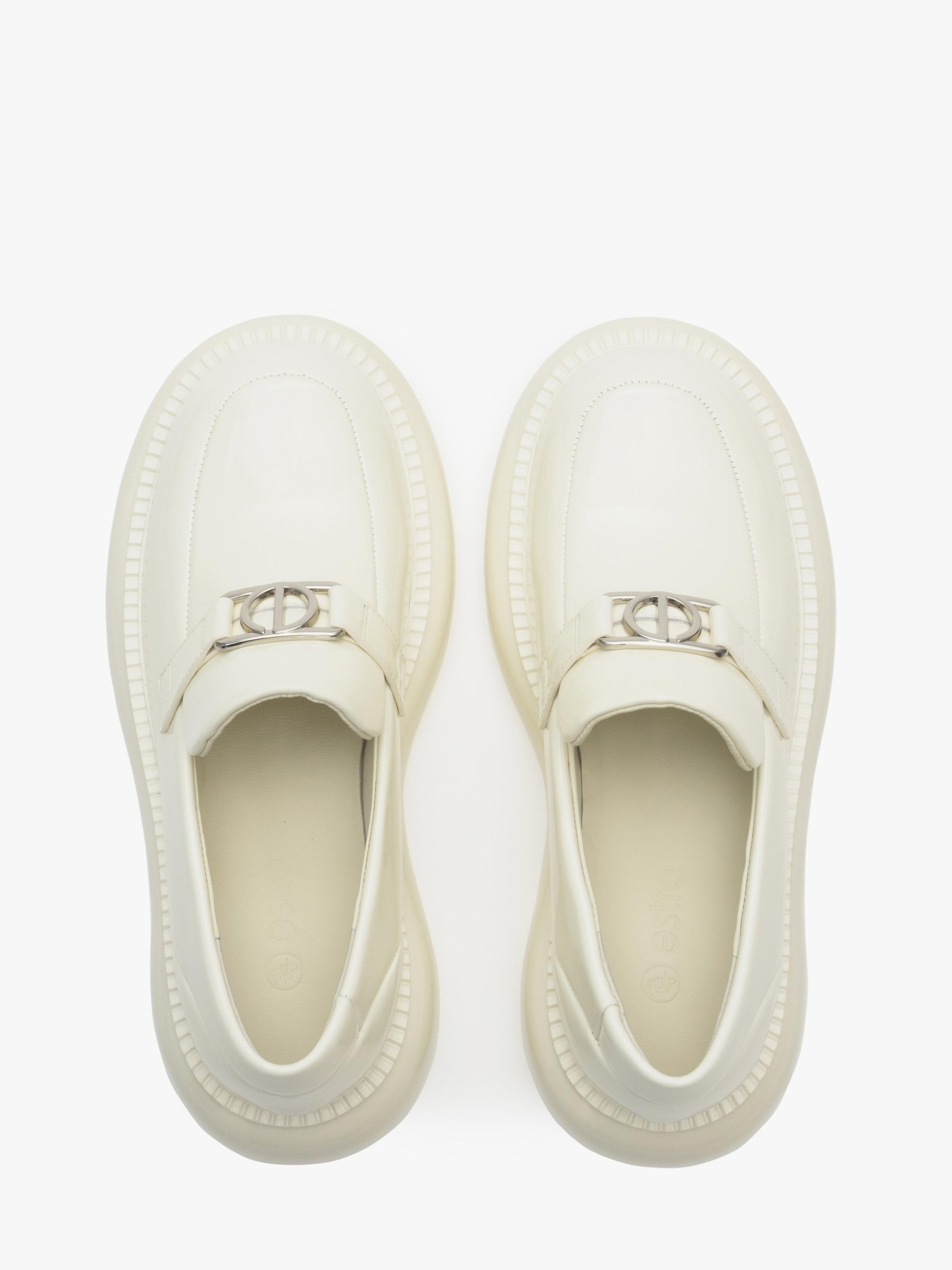 Chaussure basse Estro en beige
