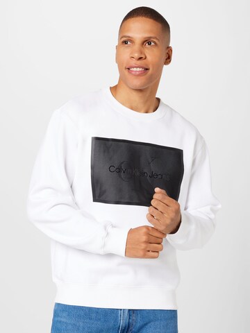 Calvin Klein Jeans - Sudadera en blanco: frente