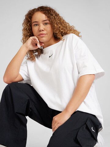 Nike Sportswear - Camisa 'Essential' em branco