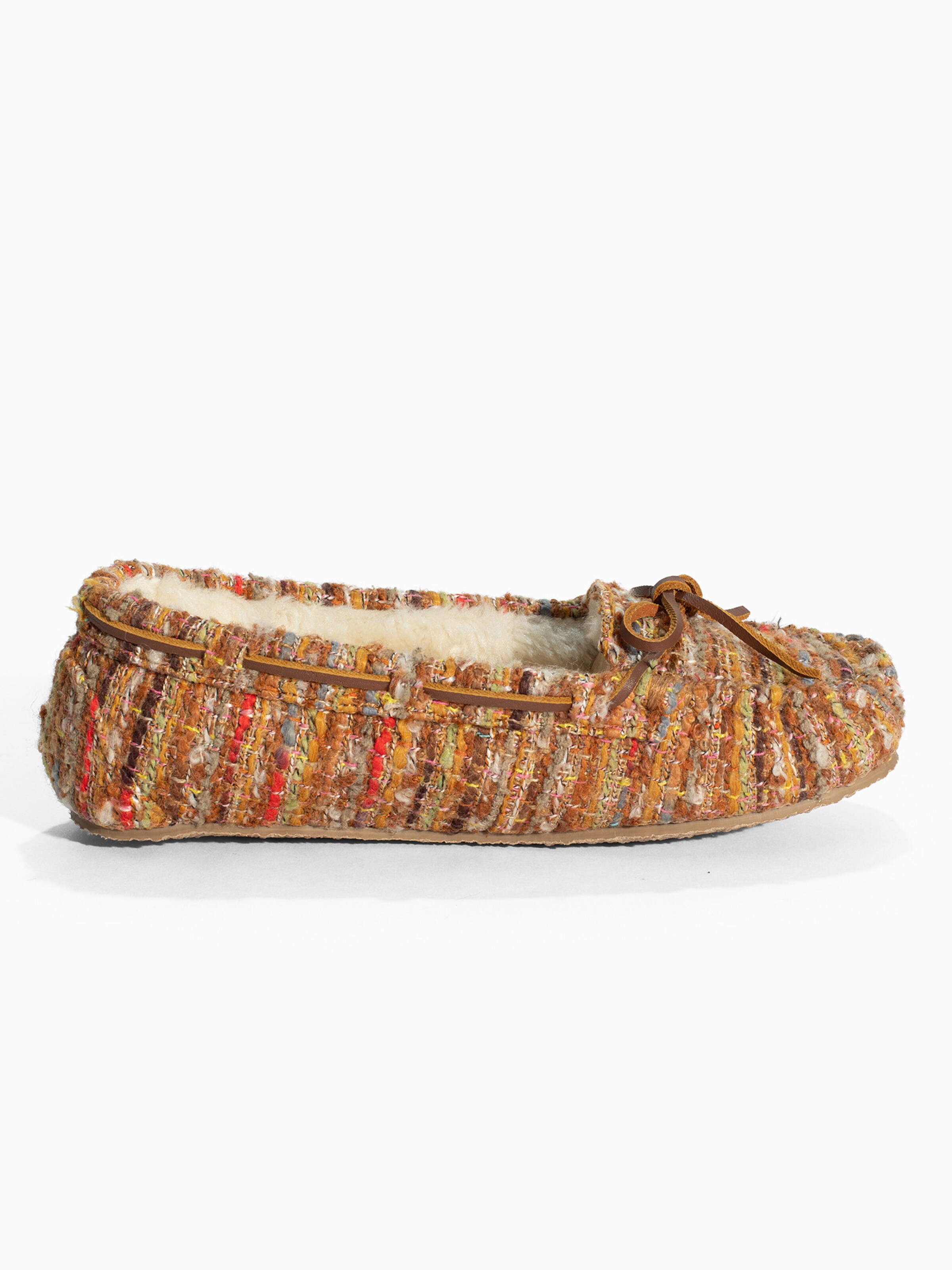 Minnetonka Mocassins 'Cally' in Bruin