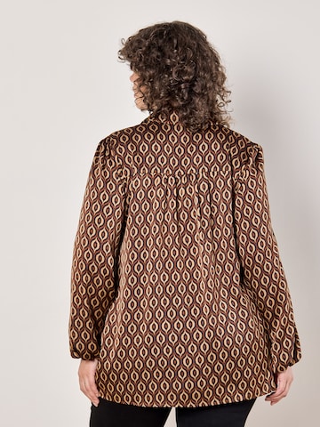 Apricot Blouse ' ' in Bruin