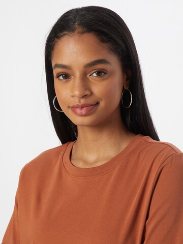PIECES Shirt 'Ria' in Bruin