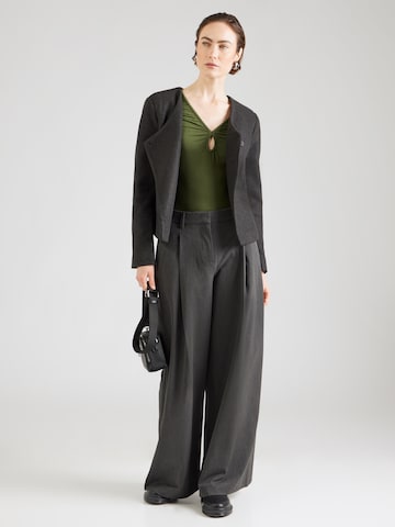 ABOUT YOU Shirt body 'Ella' in Groen