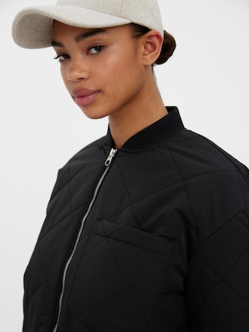 Manteau mi-saison 'Natalie' VERO MODA en noir