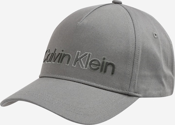 Calvin Klein Caps i grå: forside