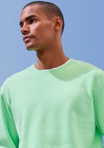 JOHN DEVIN Sweatshirt in Green