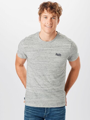 Effilé T-Shirt Superdry en gris : devant