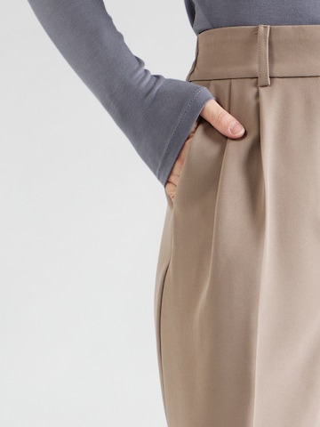 ONLY tavaline Voltidega püksid 'LANA-BERRY', värv pruun