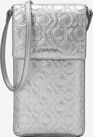 Calvin Klein - Funda para smartphone 'Must' en plata: frente