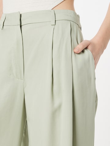 Loosefit Pantalon à pince 'Brady' WEEKDAY en vert