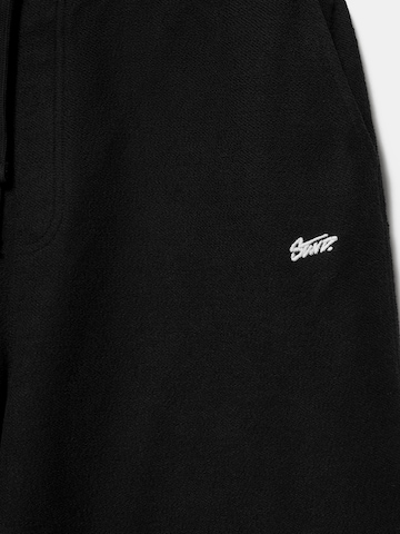 Pull&Bear Baggy Shorts 'STWD' in Schwarz