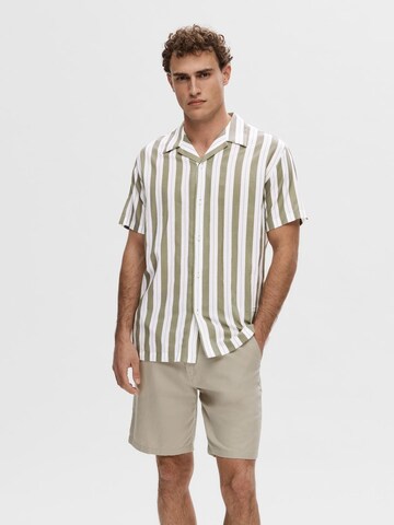 SELECTED Regular fit Button Up Shirt 'Regair' in Green: front