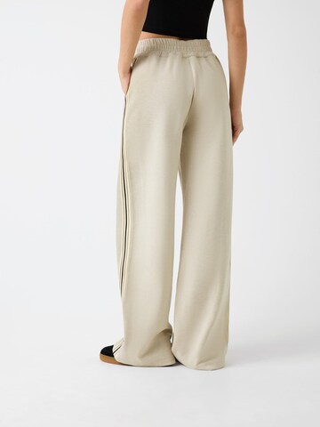 GUESS Slim fit Pants in Beige