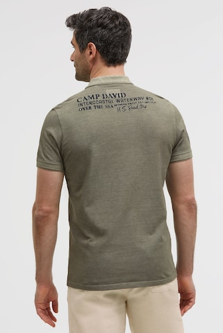CAMP DAVID Pikee-Polo Kurzarm mit Rücken-Stickerei in Grün