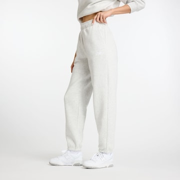 new balance - Tapered Calças 'Sport Essentials Fleece Jogger' em cinzento