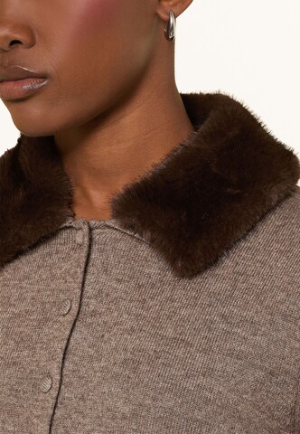 darling harbour Knit Cardigan in Beige: front