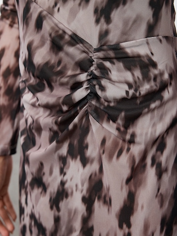 Trendyol Kleid in Braun