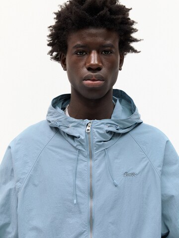 Pull&Bear Kurtka przejściowa w kolorze niebieski