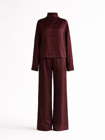 ZUBEK - Traje de pantalón en rojo: frente