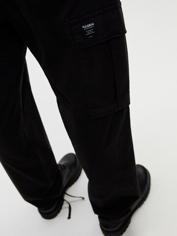 Pull&Bear Regular Cargo Pants in Black