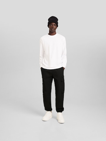 Bershka Дънки Tapered Leg Карго панталон в черно