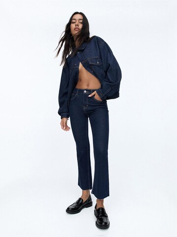Pull&Bear Flared Jeans in Blue: front