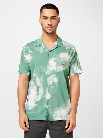 QS Regular fit Button Up Shirt in Green: front
