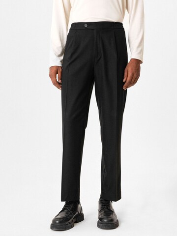 Loosefit Pantaloni con pieghe 'Stadtler' di Antioch in nero: frontale