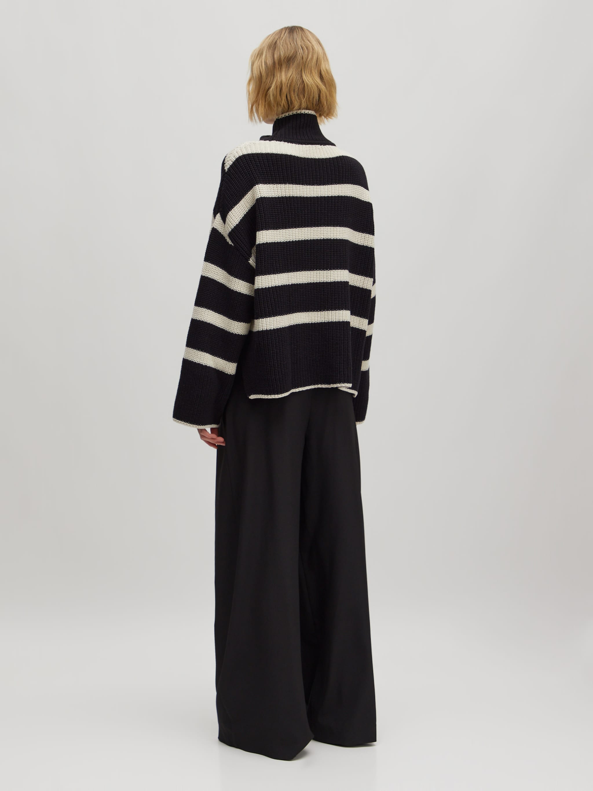 EDITED Produits Pull-over 'Matthea' noir