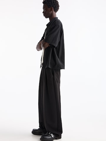 Pull&Bear Wide leg Pleat-front trousers in Black