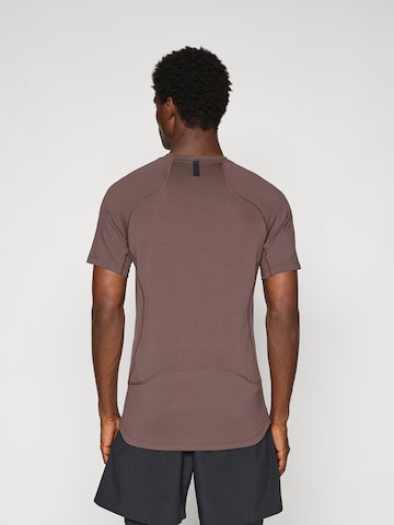 T-Shirt fonctionnel NIKE en marron
