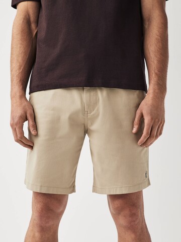 regular Pantaloni chino di Next in beige: frontale