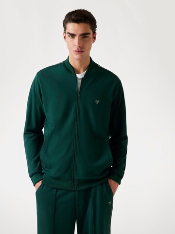 GUESS Sweatjacke in Grün: Vorderseite