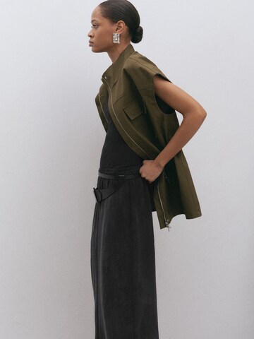 MANGO Luźne Spodnie 'RINI' w kolorze czarny