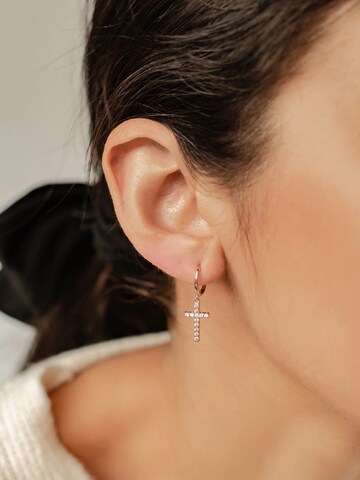 Orecchini 'Kreuz' di Hey Happiness in oro: frontale