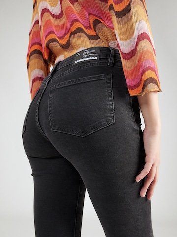 ARMEDANGELS Flared Jeans 'ANAMAA' in Zwart