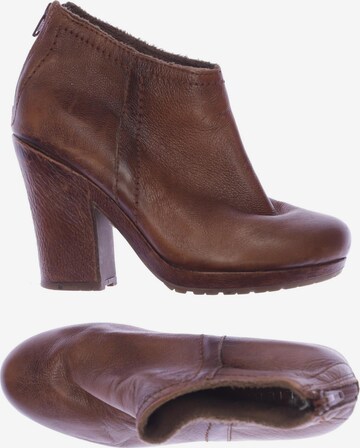 Liebeskind Berlin Dress Boots in 38 in Brown: front