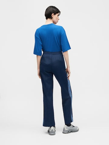 ADIDAS ORIGINALS - Loosefit Pantalón 'CLASSIC' en azul