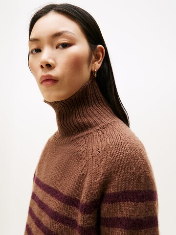 TOMMY HILFIGER Pullover in Braun