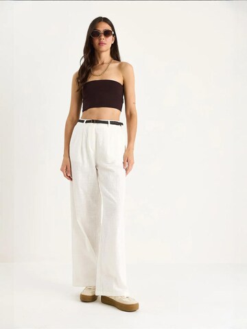 Bianco Lucci - Loosefit Calças com pregas em branco