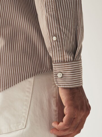 Coupe regular Chemise Next en beige